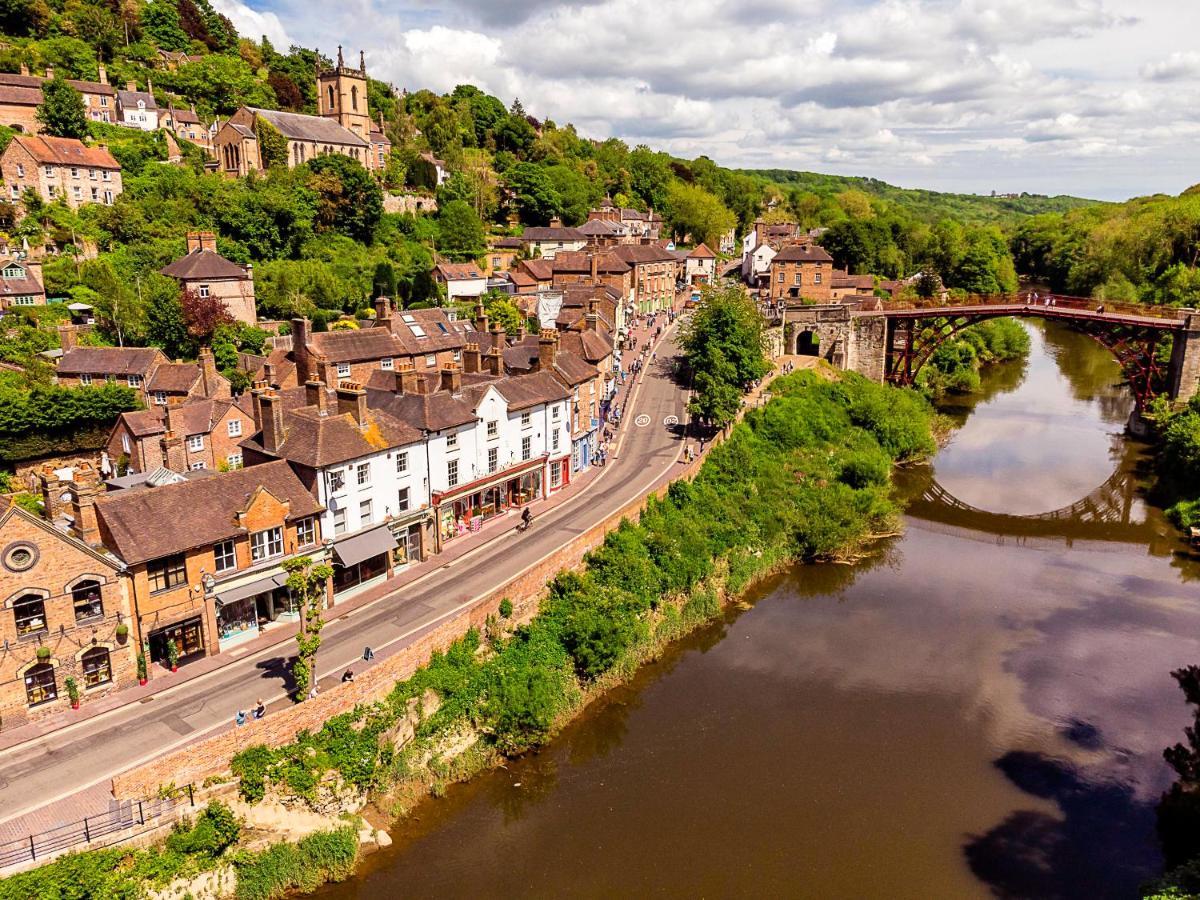 Ironbridge View Townhouse - Stunning View Of The Iron Bridge Uk Winner 2024 'Most Picturesque Self-Catering Holiday Home' Of The Year' & Winner '2024 Best Holiday Home In Shropshire' Bagian luar foto